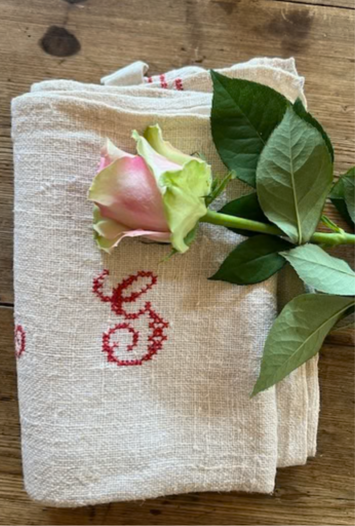Antique Monnogrammed Tea
Towel (Torchon)