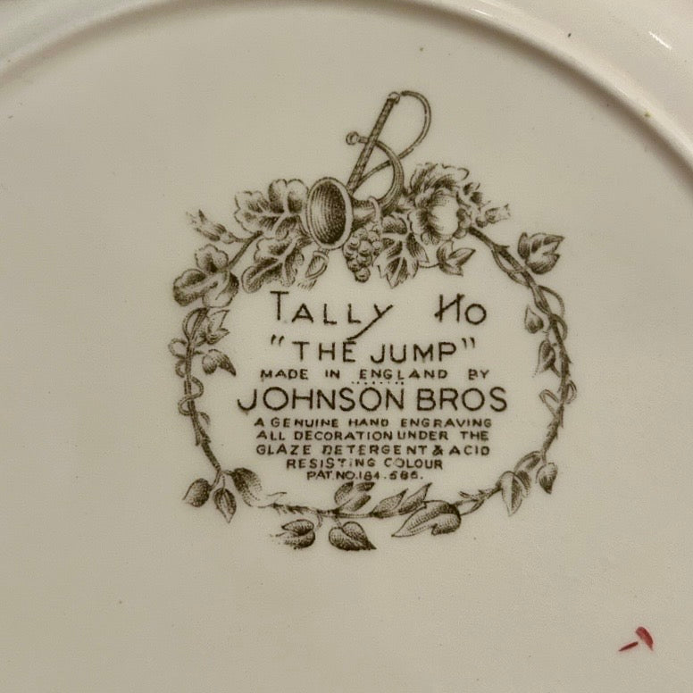 Pair of Antique English “Tally Ho” Hunting Plates – Johnson Bros
England, circa 1910s–1920s