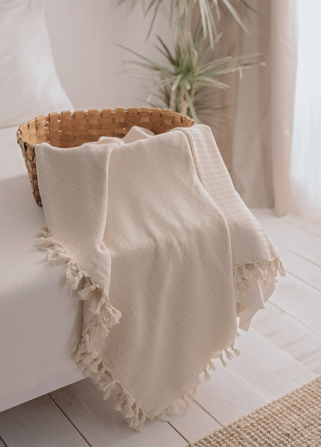 Cream Farmhouse Throw Blanket & Bedspread
