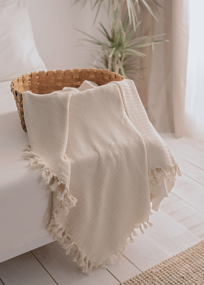 Cream Farmhouse Throw Blanket & Bedspread