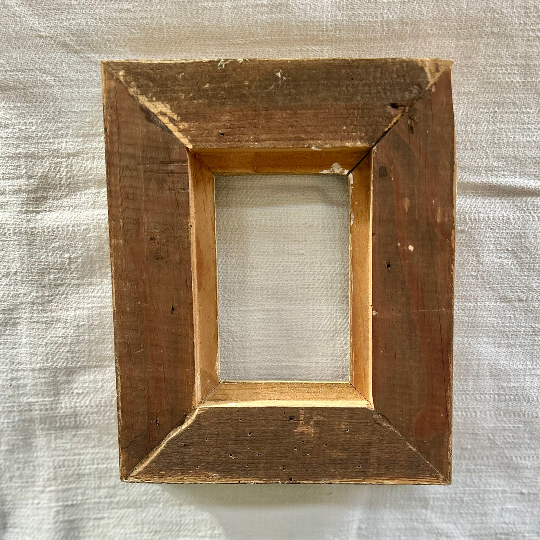 19th-Century Italian Giltwood Frame with Scalloped Detailing