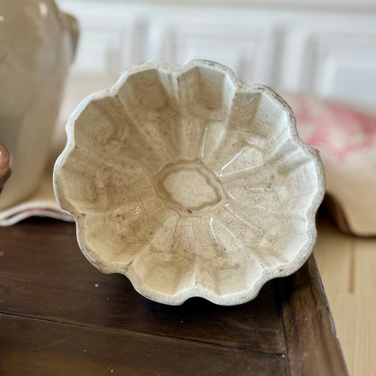 Antique Old English Pudding Mold c. Late 19th to Early 20th Century