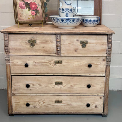 Antique english pine dresser  (circa 1880–1900)