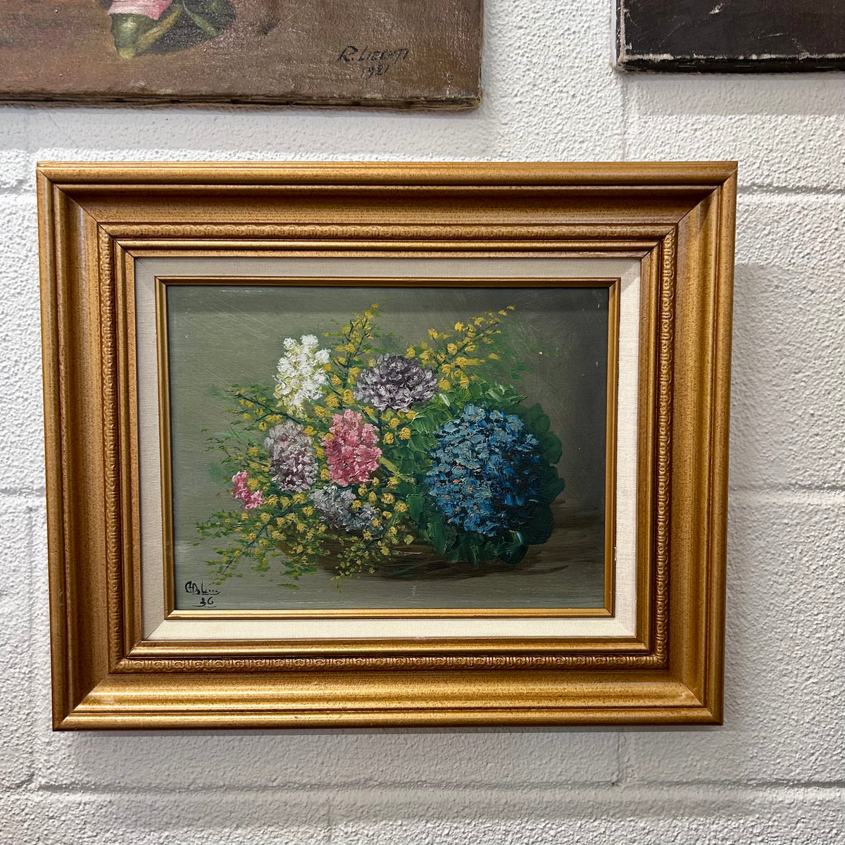 Early 20th Century Floral Still Life Oil Painting – Signed