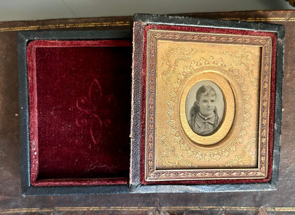 Antique Leather Mini Memory Box