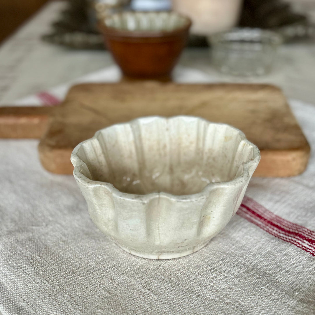 Antique Old English Pudding Mold c. Late 19th to Early 20th Century