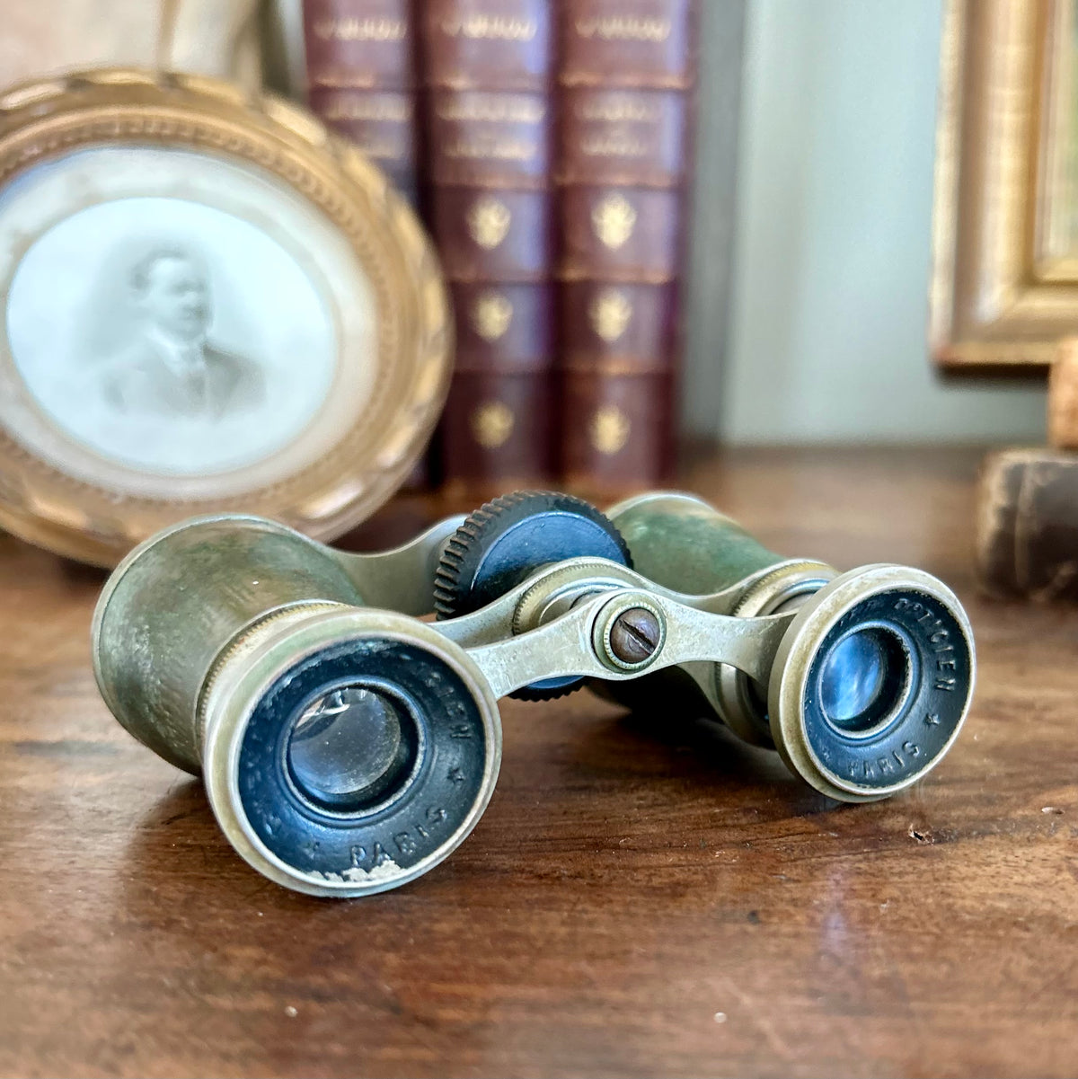 Antique French Opera Glasses – Chevalier Opticien, Paris
Circa 1880–1910