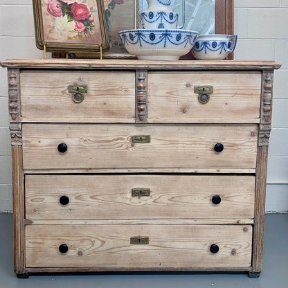 Antique english pine dresser  (circa 1880–1900)
