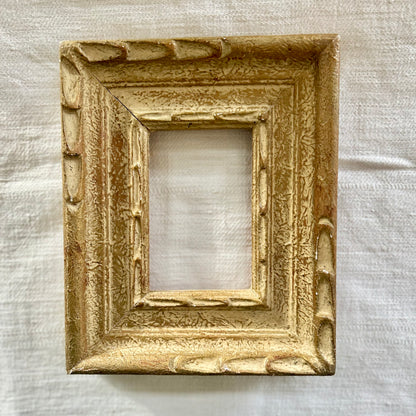 19th-Century Italian Giltwood Frame with Scalloped Detailing