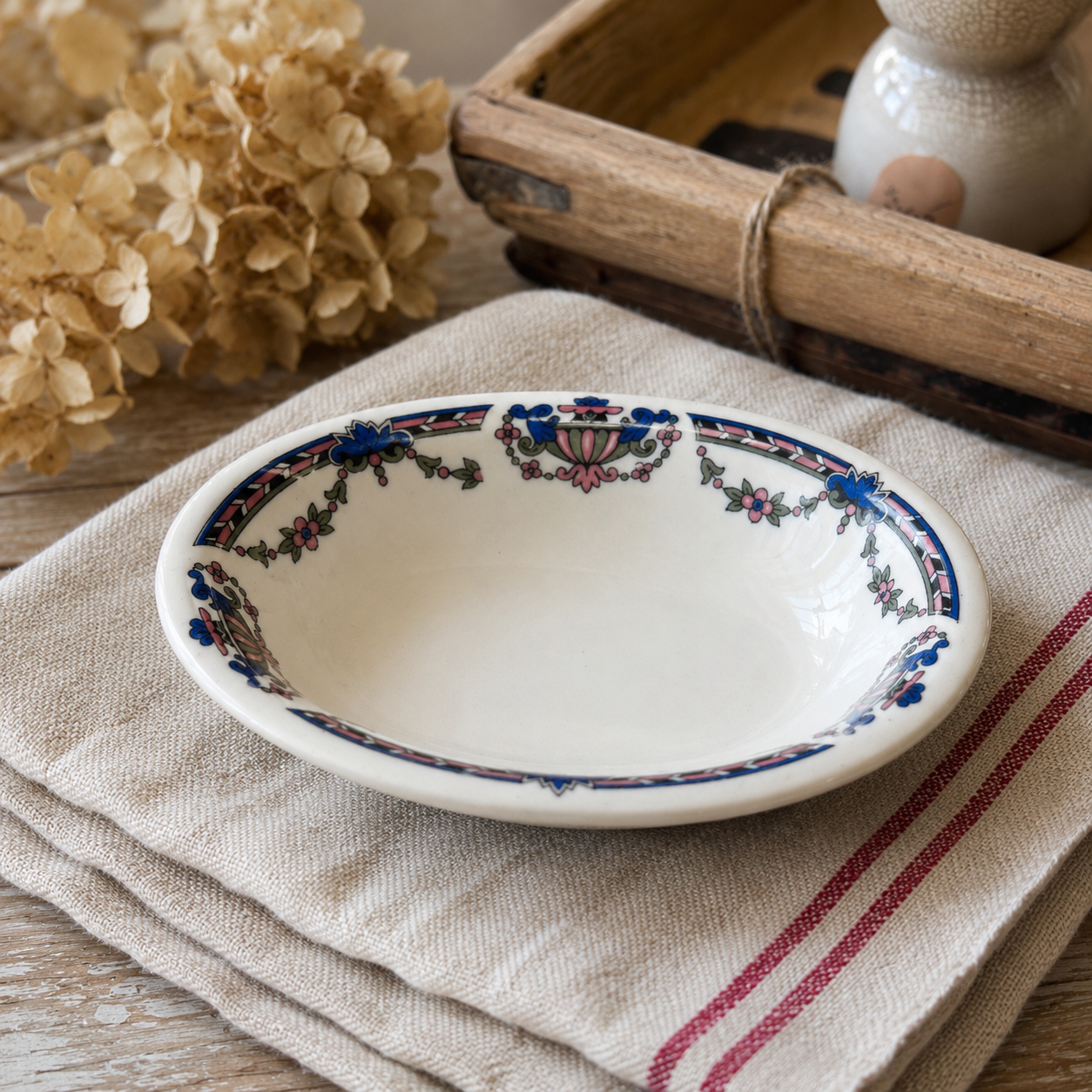 Vintage English Wood & Sons “Seneca” Soap Dish