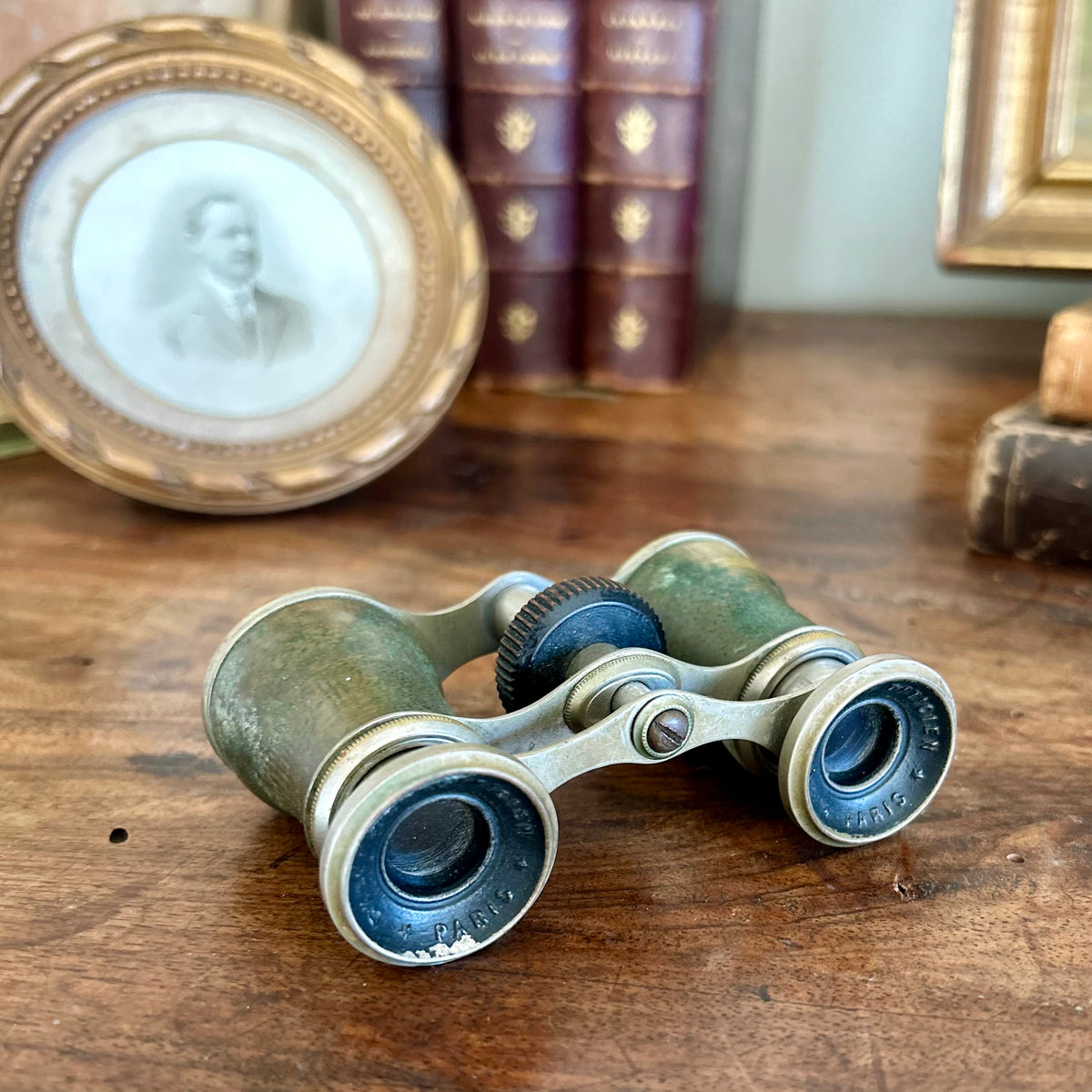 Antique French Opera Glasses – Chevalier Opticien, Paris
Circa 1880–1910