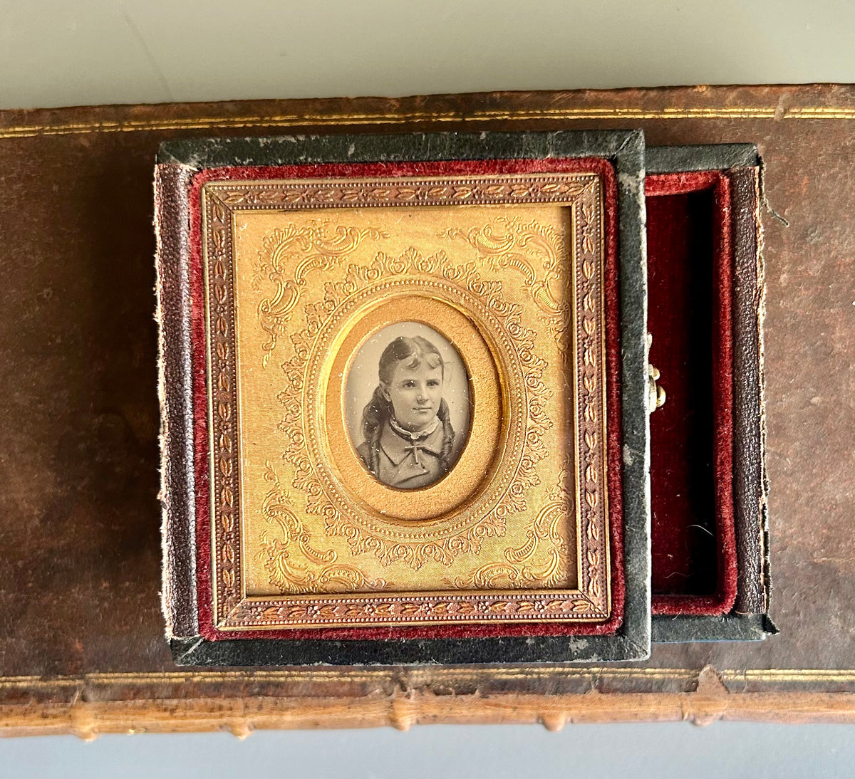 Antique Leather Mini Memory Box