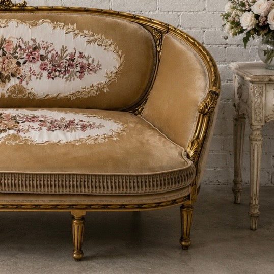 Circa 1950 Louis XVI Revival Canapé