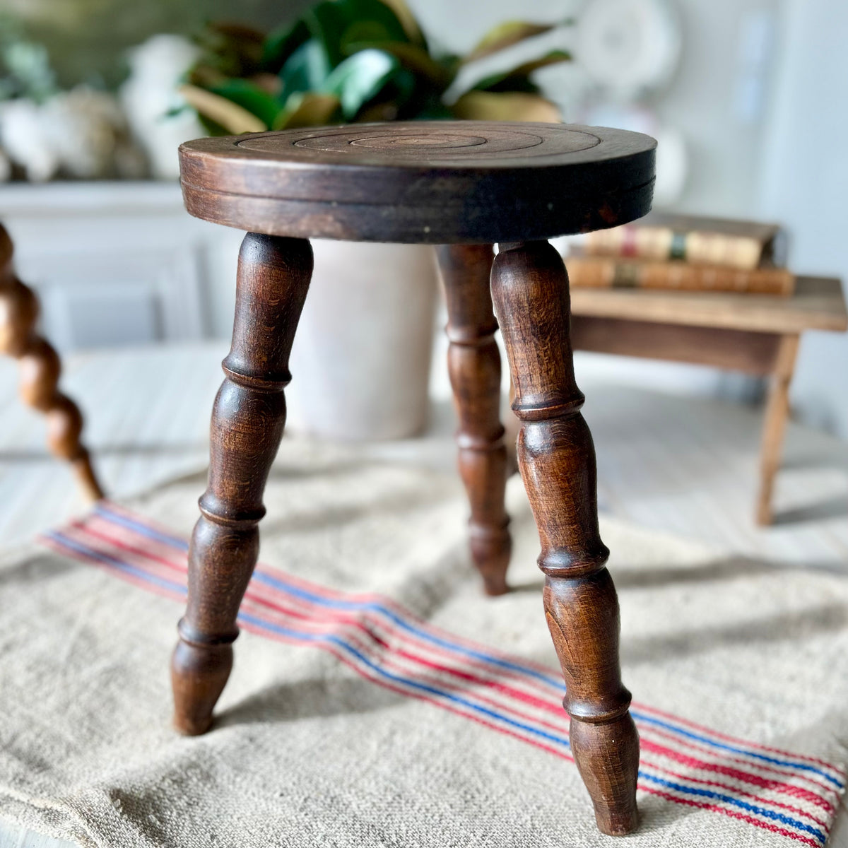 Early 20th Century Primitive Milking Stool (circa 1900–1930)