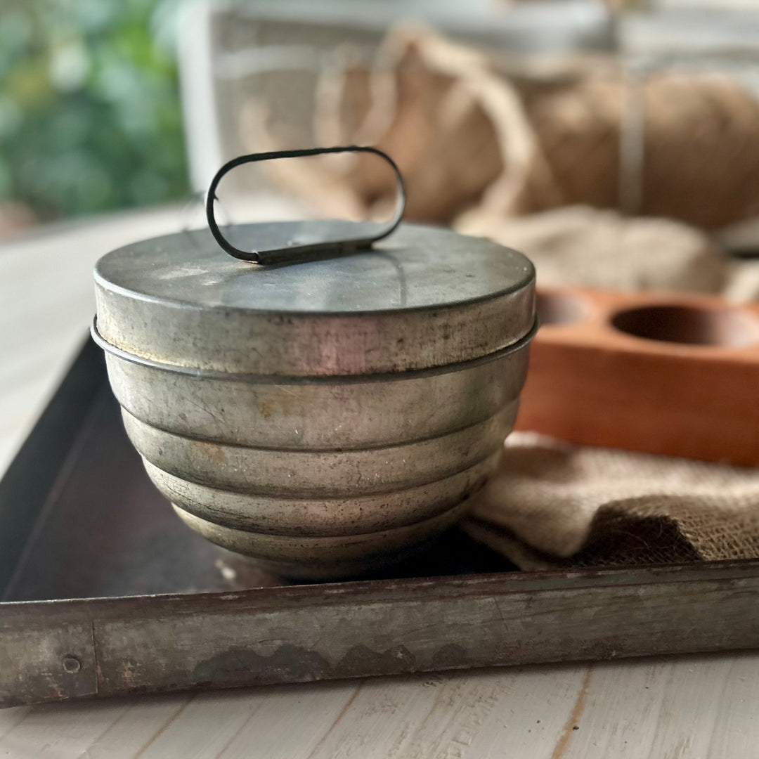 Antique Galvanized Lidded Boiling Basin circa 1890-1915