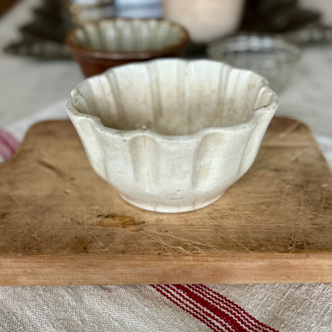 Antique Old English Pudding Mold c. Late 19th to Early 20th Century