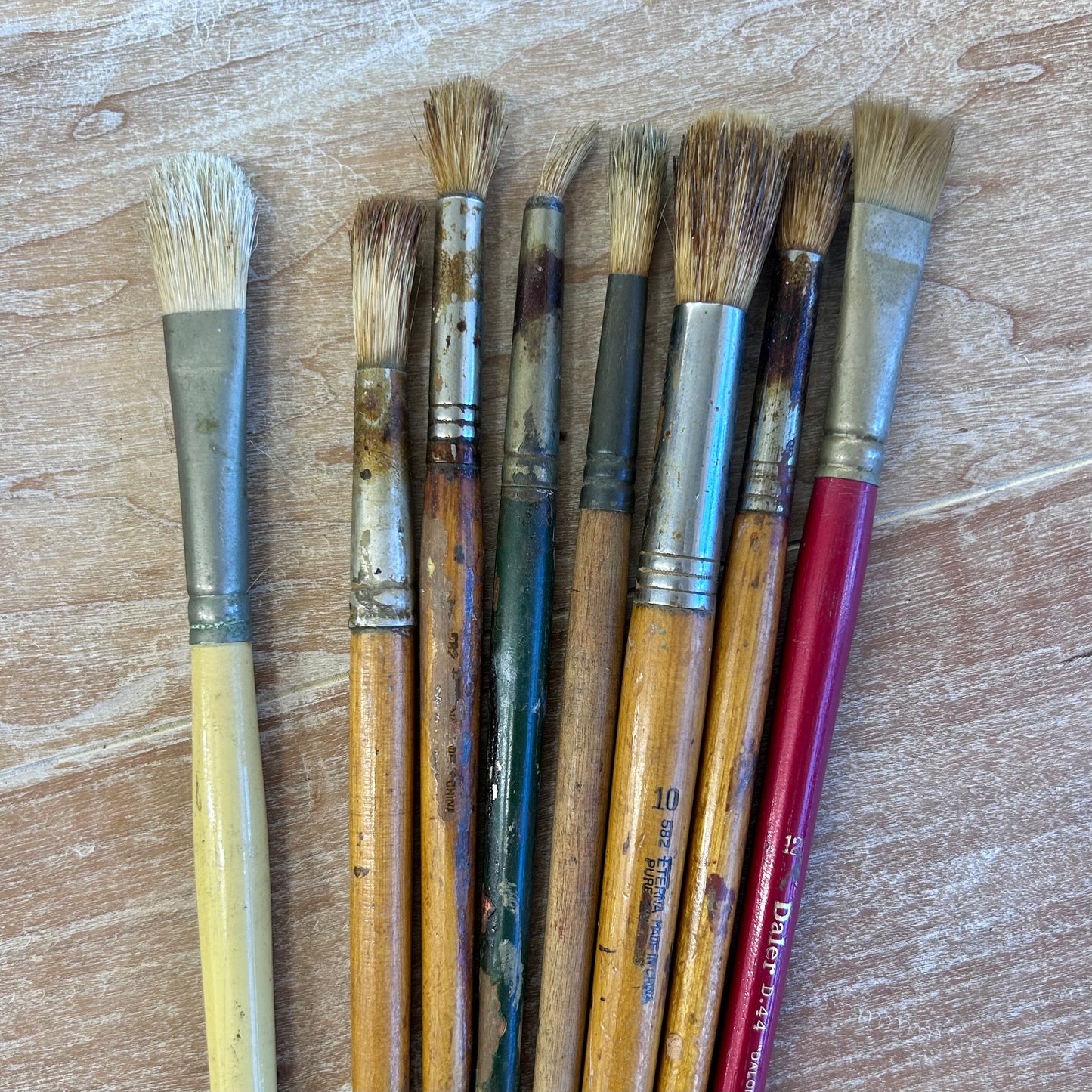 Vintage Artist’s Paint Brush Collection – Set of 8