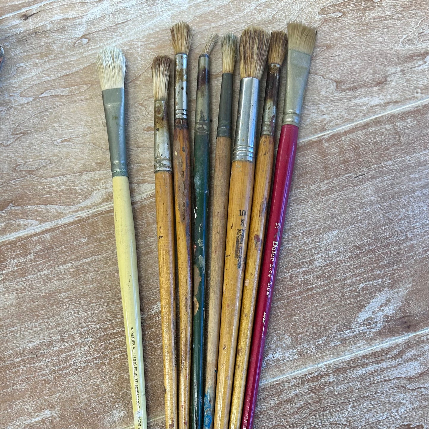 Vintage Artist’s Paint Brush Collection – Set of 8
