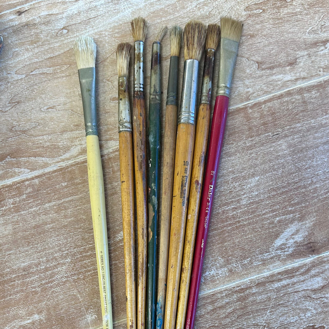 Vintage Artist’s Paint Brush Collection – Set of 8