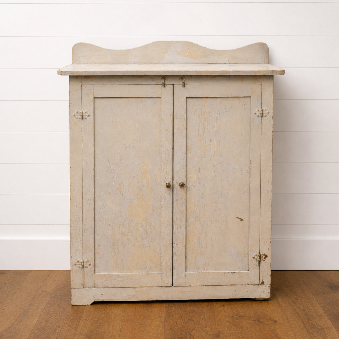 Chippy Prairie Cupboard             (c. 1920s–194os)