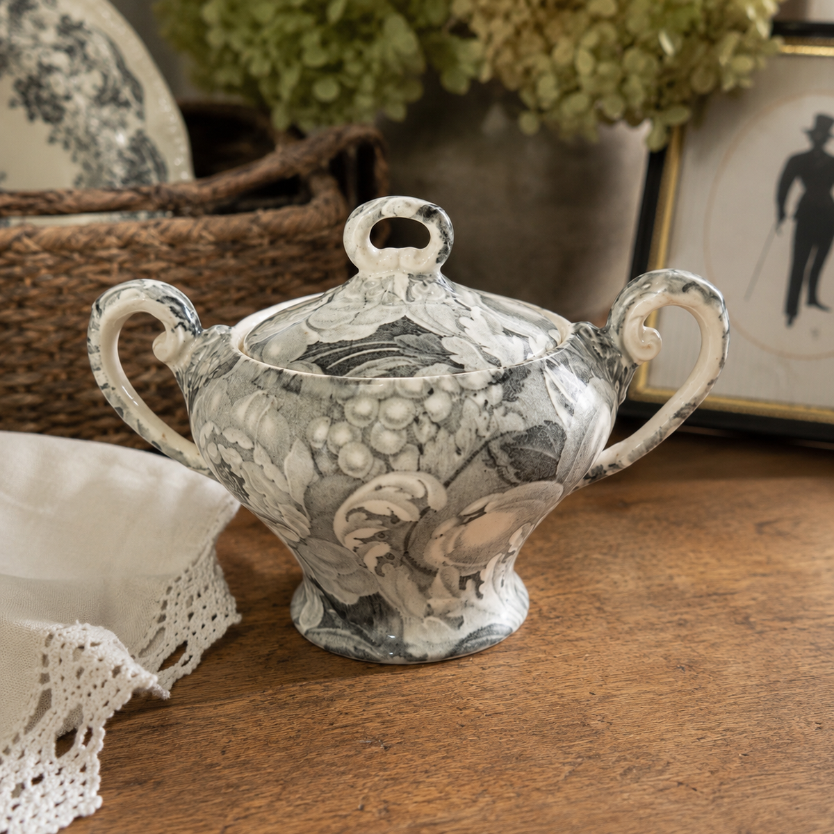 Vintage Myott Son & Co. “Appleton” Covered Sugar Bowl | England, c.1930s–40s